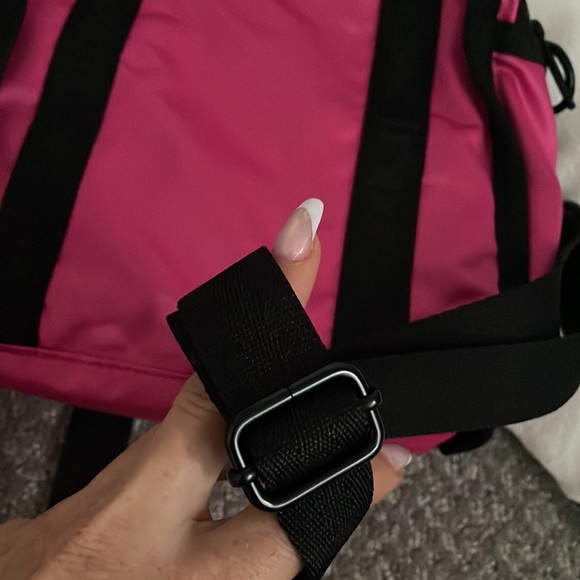 Lesportsac Gabrielle Small Box Crossbody NEW WITH TAGS Hot Pink - Picture 13 of 13